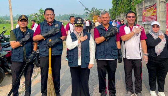 Wabup Tangerang bersama mahasiswa, Polri, dan masyarakat perkuat gerakan bersih lingkungan melalui aksi gotong royong.