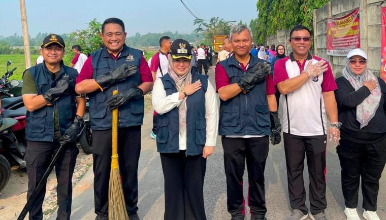 Wabup Tangerang bersama mahasiswa, Polri, dan masyarakat perkuat gerakan bersih lingkungan melalui aksi gotong royong.