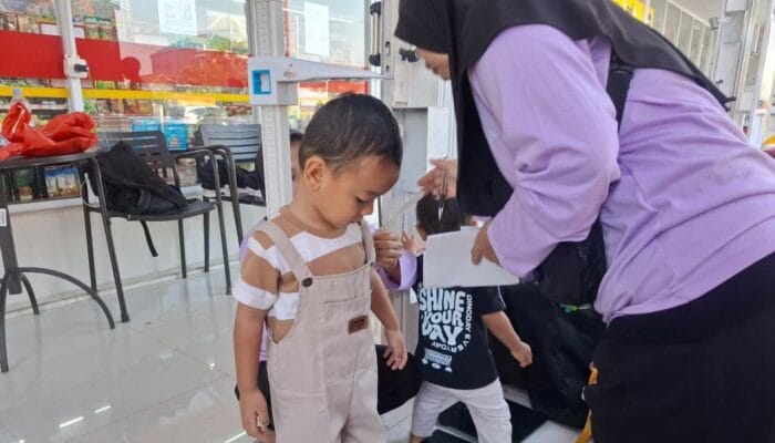Program Alfamart Sahabat Posyandu 2026 hadir memberikan layanan kesehatan, edukasi gizi, dan imunisasi bagi ibu dan anak.