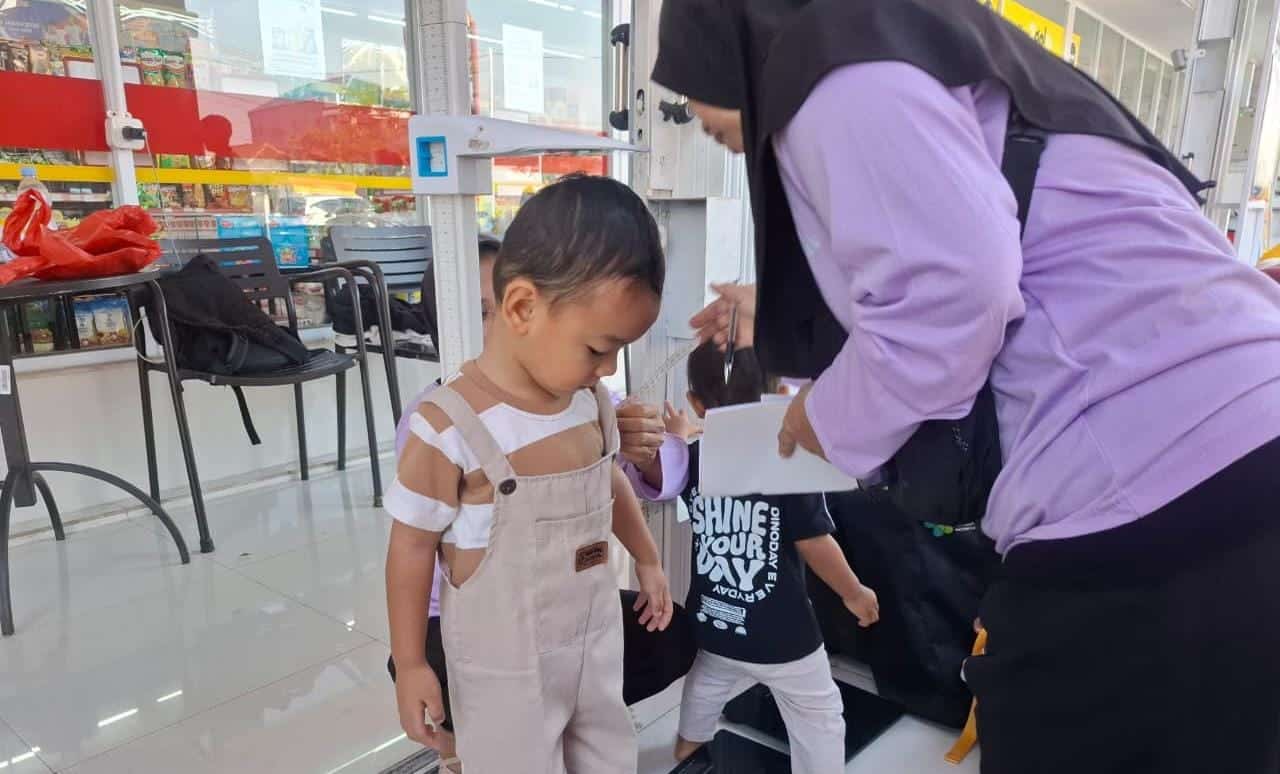 Program Alfamart Sahabat Posyandu 2026 hadir memberikan layanan kesehatan, edukasi gizi, dan imunisasi bagi ibu dan anak.