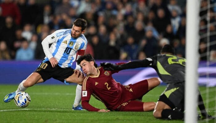 Argentina hadapi Mesir di 16 besar Piala Dunia 2026. Scaloni benahi lini belakang demi menjaga asa lolos ke perempat final.