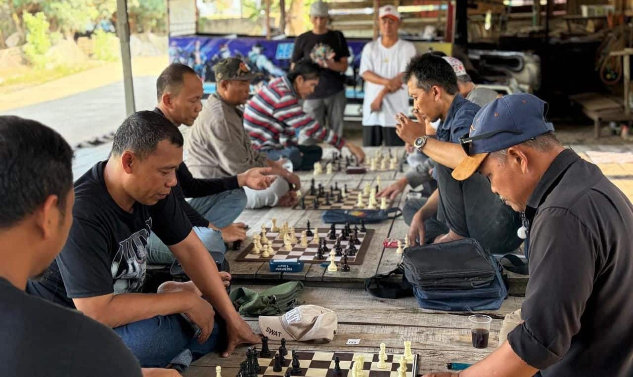 Bidak Beracun Chess Club menggelar Ngeround Silaturahmi di Cirarab, Legok, sebagai ajang pembinaan dan silaturahmi pecatur.
