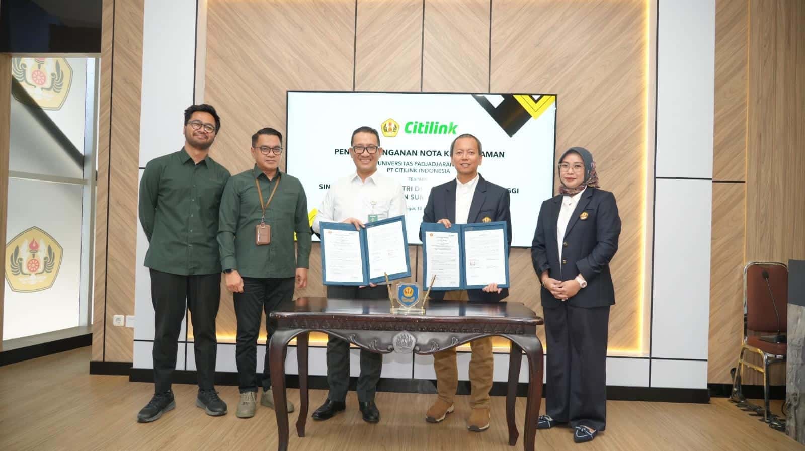 Citilink menggandeng Universitas Padjadjaran melalui MoU guna mendukung pengembangan talenta muda dan kolaborasi dunia industri.