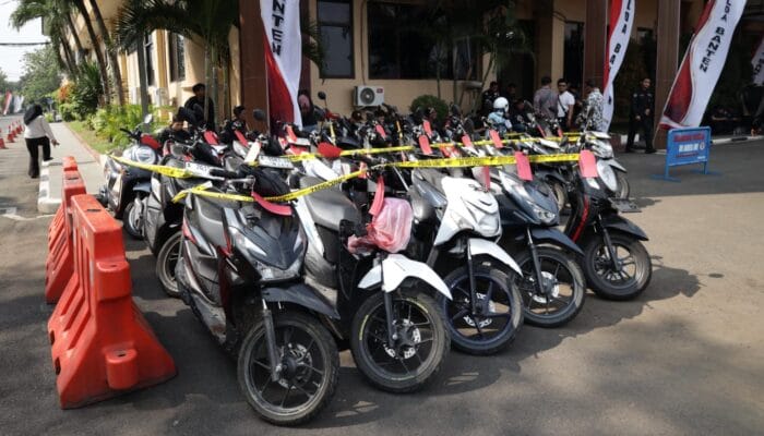 Sebanyak 13 motor hasil pengungkapan kasus curanmor diamankan Polda Banten. Korban dapat mengambil kendaraan secara gratis usai verifikasi.