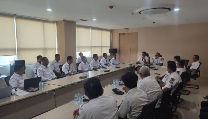 Dishub Tangsel membekali sopir bus sekolah dengan pendampingan inklusif untuk meningkatkan layanan bagi anak berkebutuhan khusus.