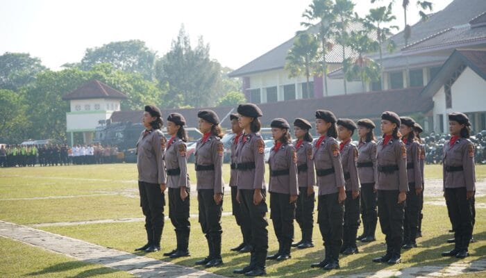 Penampilan Polisi Cilik memukau peringatan Hari Bhayangkara ke-80. Wabup Tangerang menilai program ini membentuk karakter anak sejak dini.