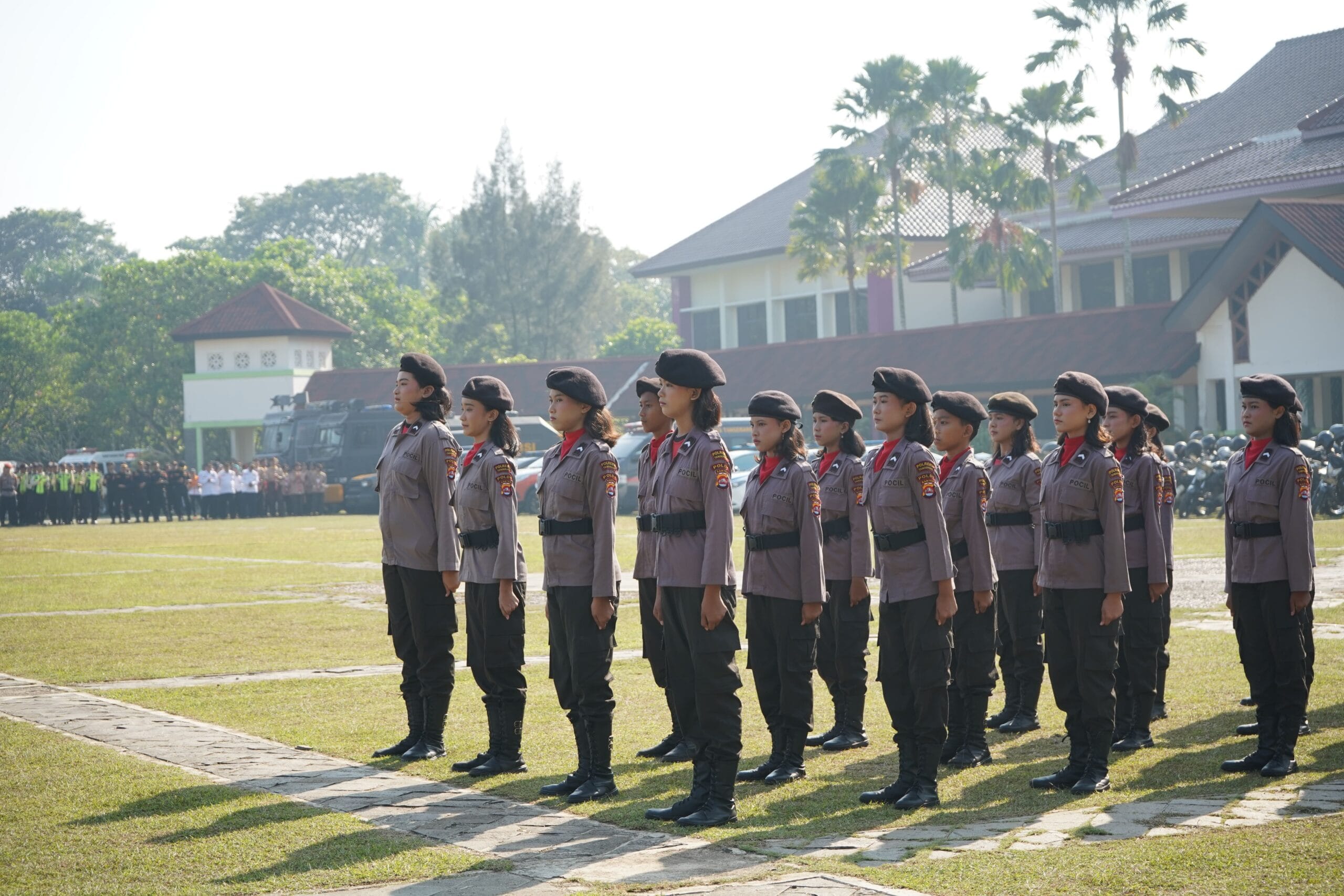 Penampilan Polisi Cilik memukau peringatan Hari Bhayangkara ke-80. Wabup Tangerang menilai program ini membentuk karakter anak sejak dini.