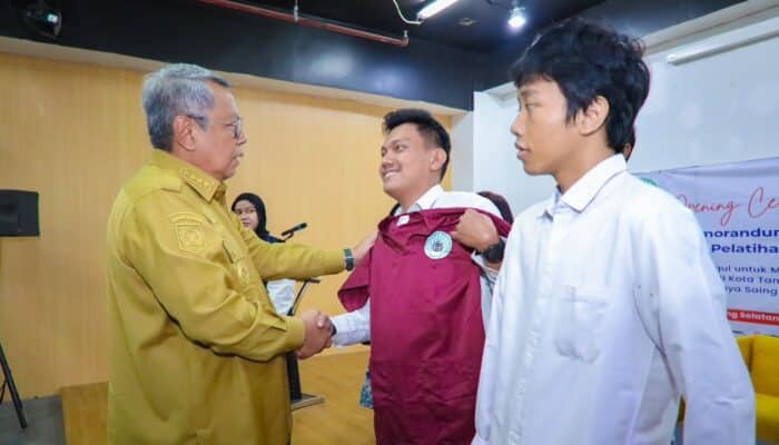 Benyamin Davnie mengajak generasi muda Tangsel meningkatkan kompetensi melalui program pelatihan kerja menuju karier internasional.