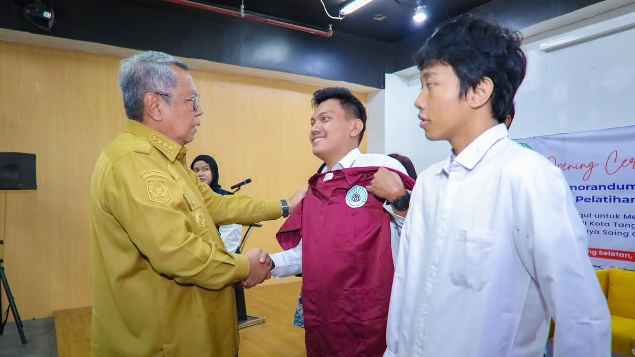 Benyamin Davnie mengajak generasi muda Tangsel meningkatkan kompetensi melalui program pelatihan kerja menuju karier internasional.