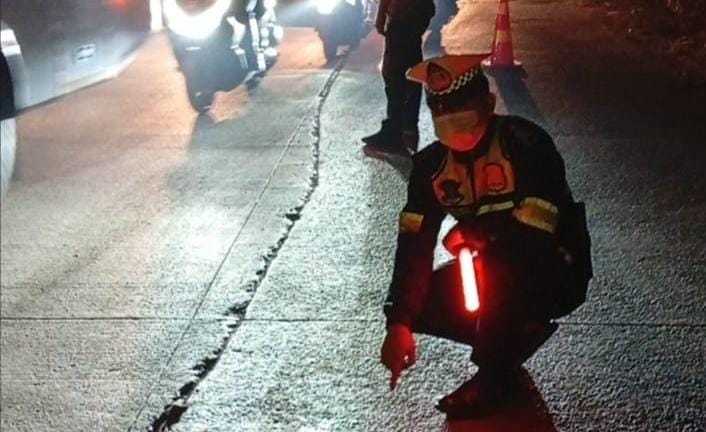 Tabrakan motor dengan dump truck di Jalan Raya Serang KM 24,5 Balaraja menewaskan satu korban dan melukai pengendara.