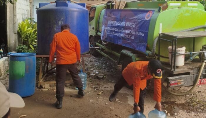 Krisis air bersih melanda tujuh RT di Kelurahan Keranggan. Pemkot Tangsel distribusikan bantuan dan siapkan solusi permanen.