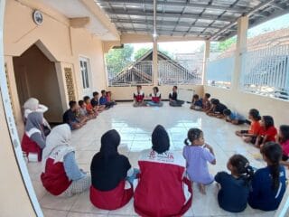 KUKERTA UIN SMH Banten Kelompok 30 Buka Program Bimbingan Belajar, 43 Anak Ikuti Kelas CALISTUNG dan Bahasa Inggris