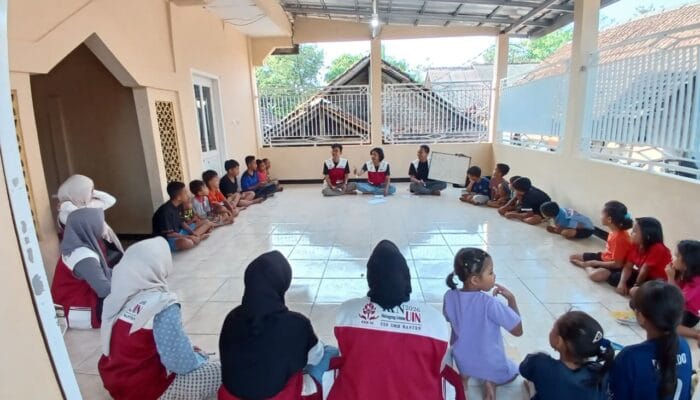 Mahasiswa KUKERTA UIN SMH Banten Kelompok 30 gelar bimbingan belajar CALISTUNG dan Bahasa Inggris untuk anak Lebak Lame.