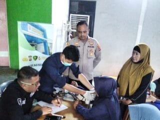 Polresta Tangerang Beri Pemeriksaan Kesehatan bagi Warga di Pengungsian TPA Jatiwaringin