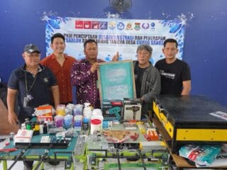 UMN Gelar Pelatihan Desain Ilustrasi dan Seni Sablon bagi Karang Taruna Desa Curug Sangereng