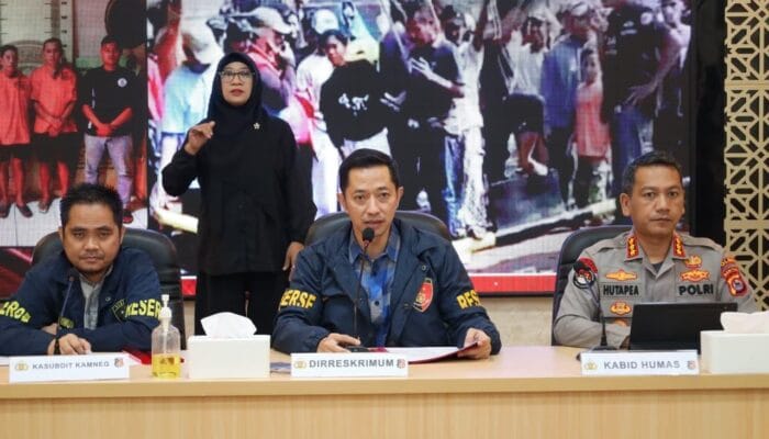 Empat tersangka ditetapkan Polda Banten dalam kasus dugaan pungli terhadap pedagang dan sopir angkutan umum di PT Nikomas Gemilang.