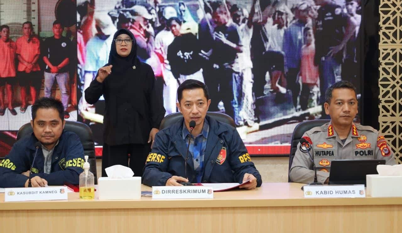 Empat tersangka ditetapkan Polda Banten dalam kasus dugaan pungli terhadap pedagang dan sopir angkutan umum di PT Nikomas Gemilang.