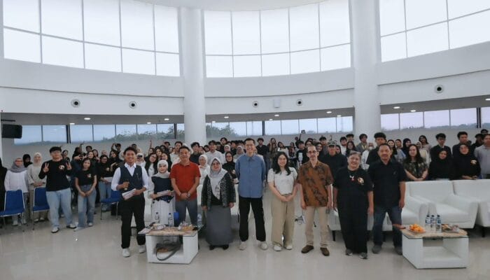 Orange Day 2026 menghadirkan seminar personal branding, komunikasi digital, serta penyusunan CV dan portofolio profesional.