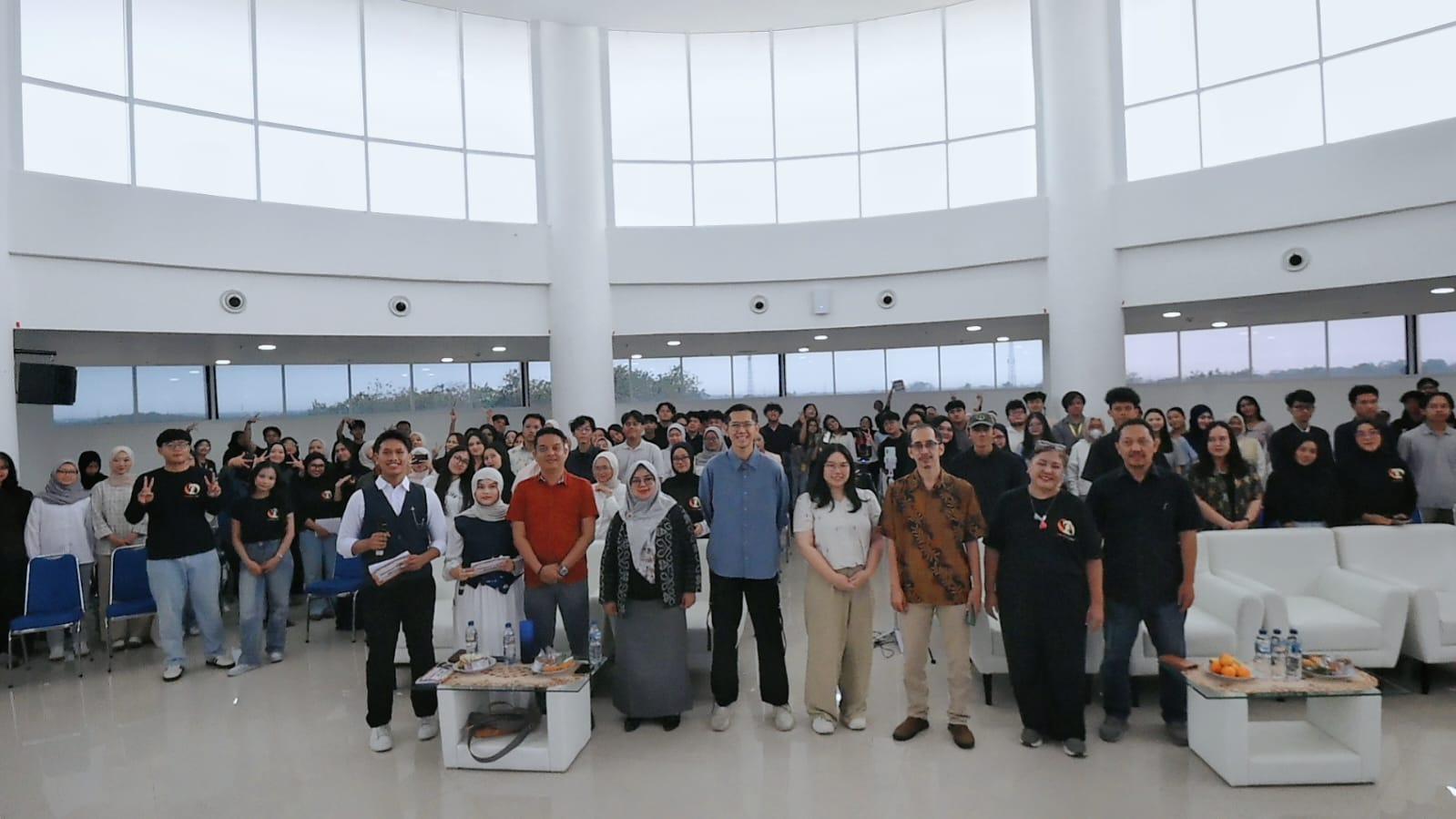 Orange Day 2026 menghadirkan seminar personal branding, komunikasi digital, serta penyusunan CV dan portofolio profesional.