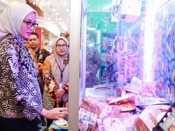 Dari Kopi Gratis hingga Mesin Capit UMKM, Paviliun Tangsel Sukses Tarik Minat Pengunjung APEKSI 2026