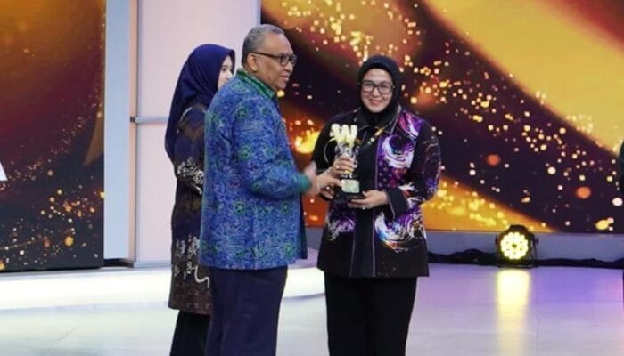 Penghargaan Warta Kota Award 2026 memperkuat komitmen Pemkab Tangerang mengembangkan program sekolah swasta gratis.