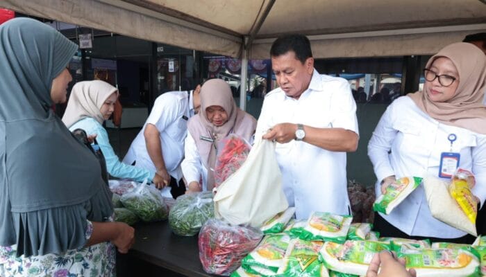 Pemkab Tangerang hadirkan Warteksi Gemilang di Cikupa, warga bisa membeli kebutuhan pokok dengan harga lebih terjangkau.