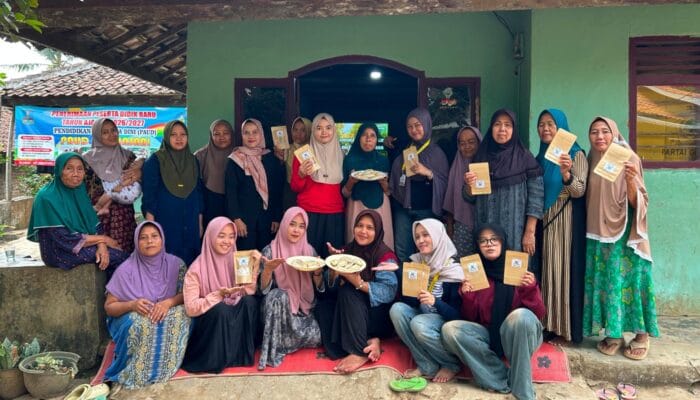 KKN-PPM UGM mengenalkan cireng isi melinjo di Desa Ciwarna, Serang, sebagai inovasi olahan untuk meningkatkan nilai ekonomi komoditas lokal.