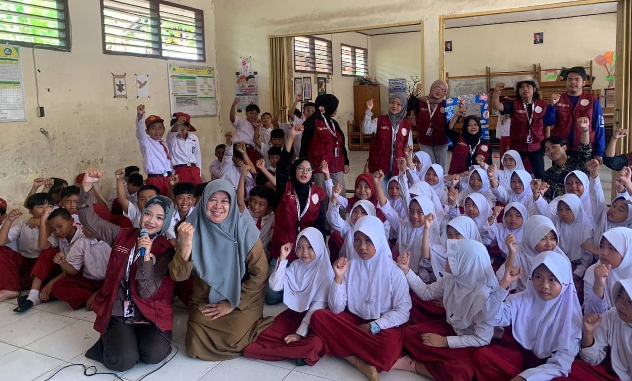 Mahasiswa KUKERTA Kelompok 25 UIN SMH Banten menggelar sosialisasi anti-bullying di SDN 01 Cicaringin untuk membangun empati siswa.