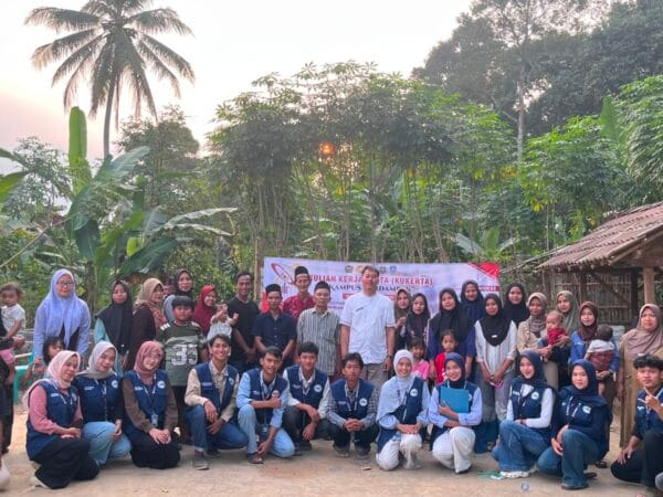 Edukasi Pengelolaan Sampah, Mahasiswa KUKERTA UIN SMH Banten Ajak Warga Gunungsari Peduli Lingkungan