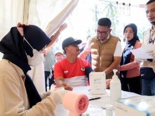 Gubernur Andra Soni Pantau Langsung CKG di Labuan, Warga Antusias Periksa Kesehatan