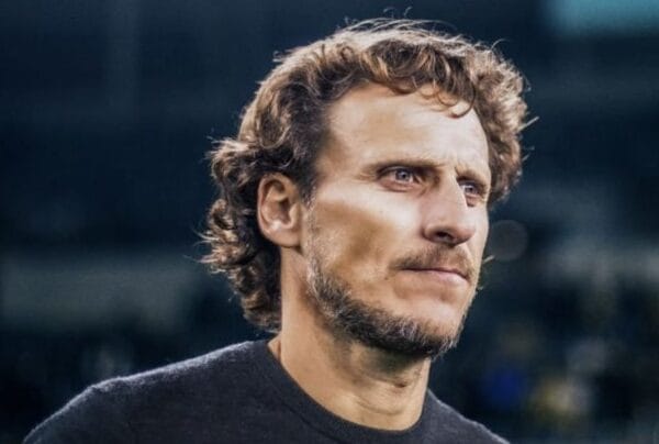 Diego Forlan Resmi Jadi Pelatih Timnas Uruguay, Era Baru La Celeste Dimulai
