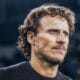 Diego Forlan resmi jadi pelatih interim Timnas Uruguay usai era Marcelo Bielsa. Misi berat membangkitkan La Celeste pasca Piala Dunia 2026.