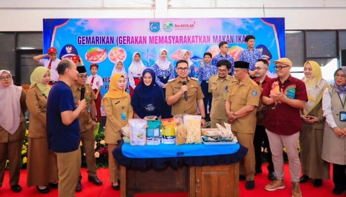 Cegah stunting dari keluarga, Pemkot Tangsel ajak warga rutin konsumsi ikan sebagai sumber protein hewani bergizi.