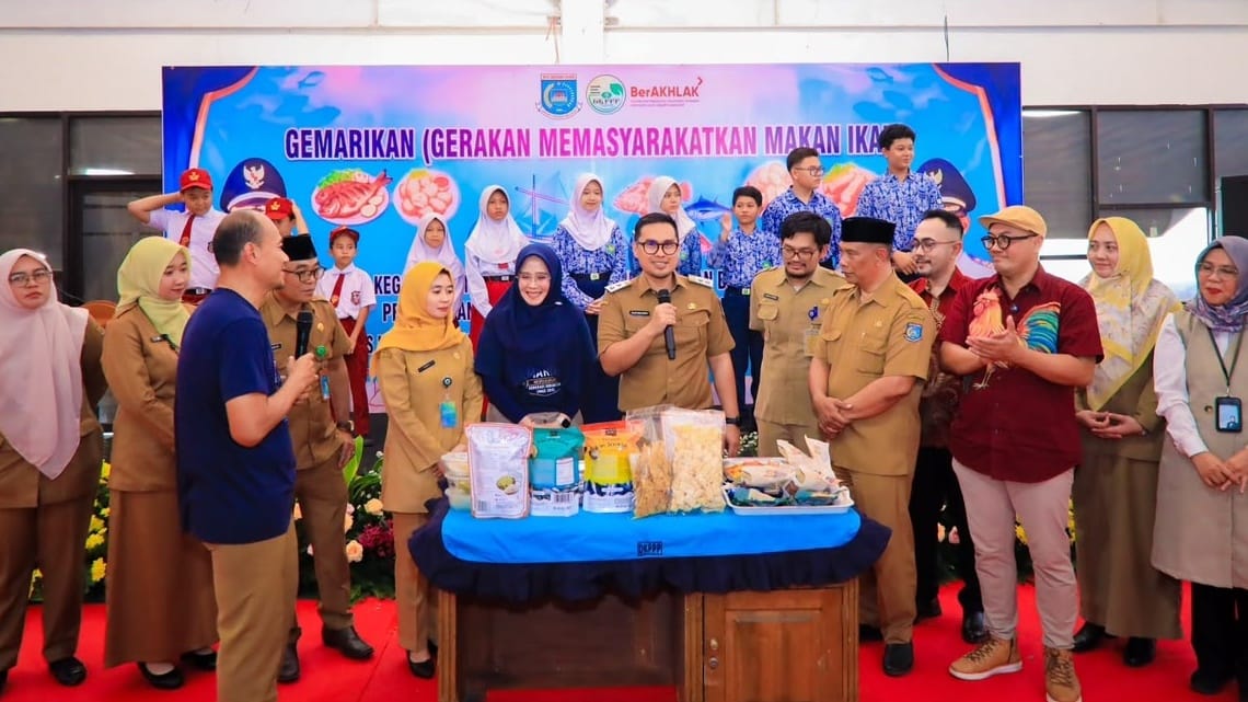 Cegah stunting dari keluarga, Pemkot Tangsel ajak warga rutin konsumsi ikan sebagai sumber protein hewani bergizi.