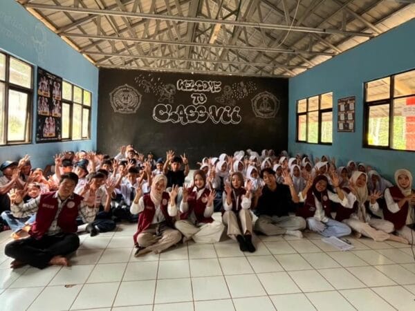 Berani Baik, Berani Peduli: Mahasiswa KUKERTA UIN SMH Banten Sosialisasikan Pencegahan Bullying di SMP Nur Utami Kencana