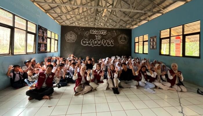 Mahasiswa KUKERTA UIN SMH Banten menggelar sosialisasi anti-bullying di SMP Nur Utami Kencana guna membangun sekolah yang aman dan inklusif.