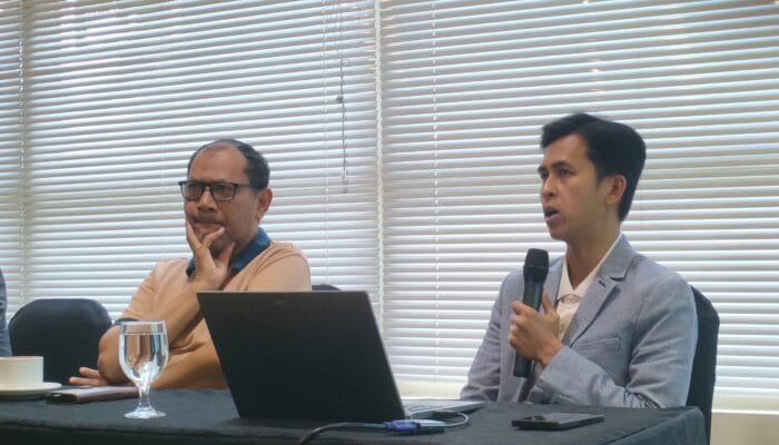 PSI masih 1,9 persen meski Jokowi aktif blusukan. Survei IPO menunjukkan efek elektoral Jokowi bagi PSI belum terlihat signifikan.
