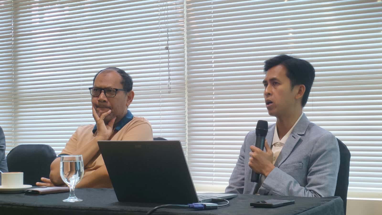 PSI masih 1,9 persen meski Jokowi aktif blusukan. Survei IPO menunjukkan efek elektoral Jokowi bagi PSI belum terlihat signifikan.
