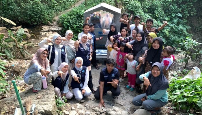 KKN Nusantara Kelompok 7 menghadirkan Rocket Stove di Desa Nayagati sebagai solusi mengatasi penumpukan sampah dan menjaga lingkungan.