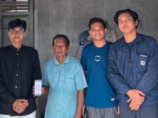 KKN Nusantara Kelompok 8 Dorong Digitalisasi UMKM Desa Cisimeut Raya melalui QRIS