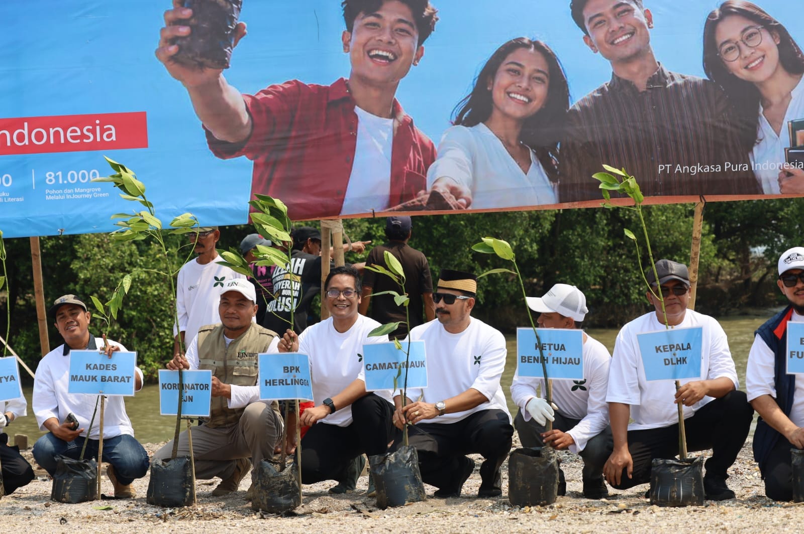 Sebanyak 10.000 mangrove ditanam InJourney Airports di pesisir Tangerang melalui Program InJourney Green dan kolaborasi lingkungan.