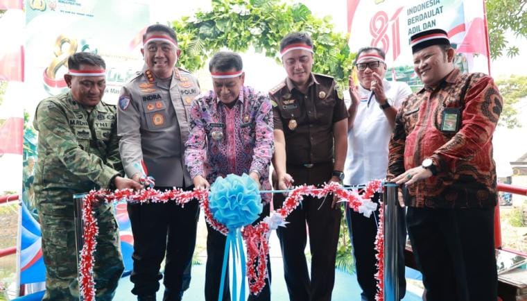 Jembatan Garuda Merah Putih di Pangadegan resmi diresmikan Bupati Maesyal Rasyid untuk memperlancar akses ribuan warga.