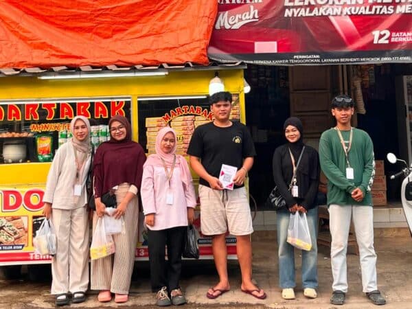 Dorong UMKM Go Digital, KKN Kelompok 11 UIN Banten Bantu 10 Pedagang di Lebak Miliki QRIS