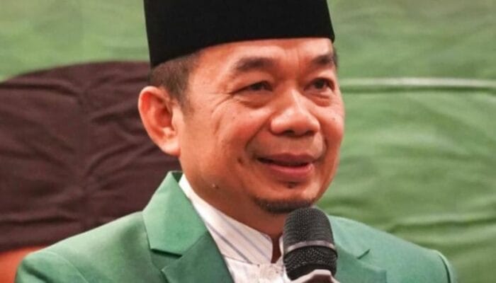 Jazuli Juwaini mengecam penggunaan hafalan Surah Ad-Dhuha untuk promosi miras dan meminta aparat menindak tegas.