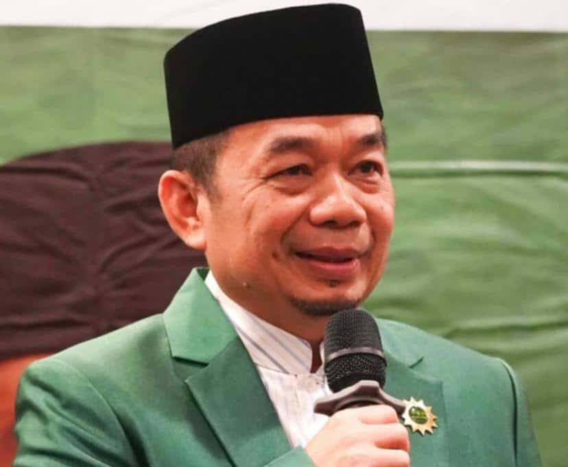 Jazuli Juwaini mengecam penggunaan hafalan Surah Ad-Dhuha untuk promosi miras dan meminta aparat menindak tegas.