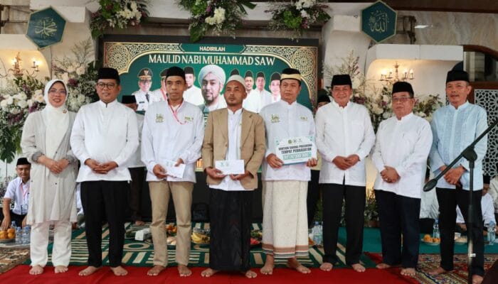 Masjid Jami Al Ichlas di Cisauk resmi diresmikan Bupati Tangerang Maesyal Rasyid dan Gubernur Banten Andra Soni.