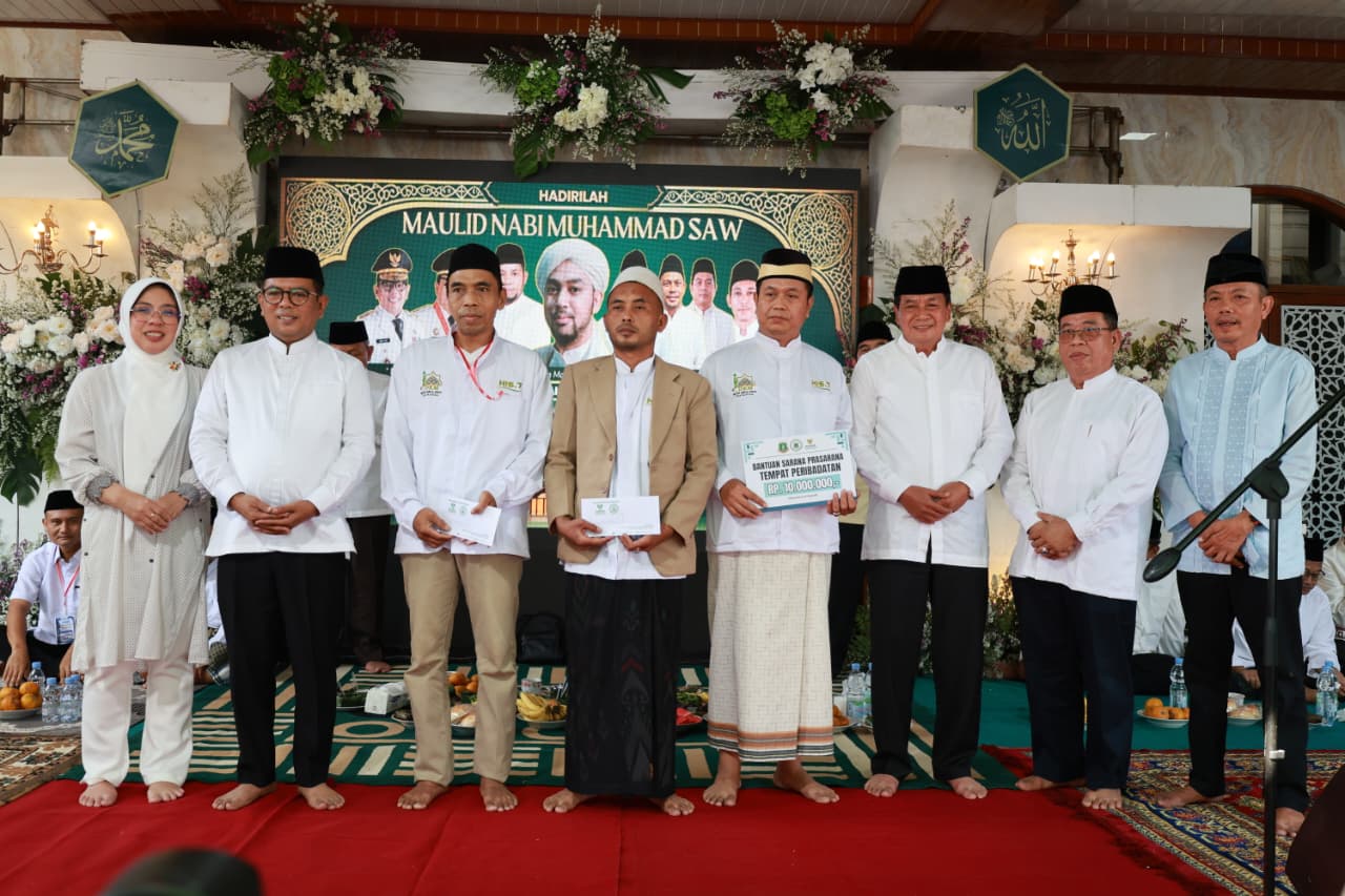 Masjid Jami Al Ichlas di Cisauk resmi diresmikan Bupati Tangerang Maesyal Rasyid dan Gubernur Banten Andra Soni.