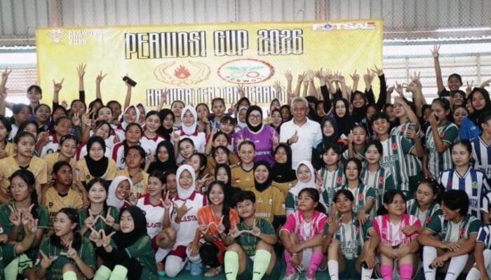 PERWOSI Cup 2026 menjadi panggung pelajar putri Kabupaten Tangerang menunjukkan kemampuan dan potensi mereka di olahraga futsal.