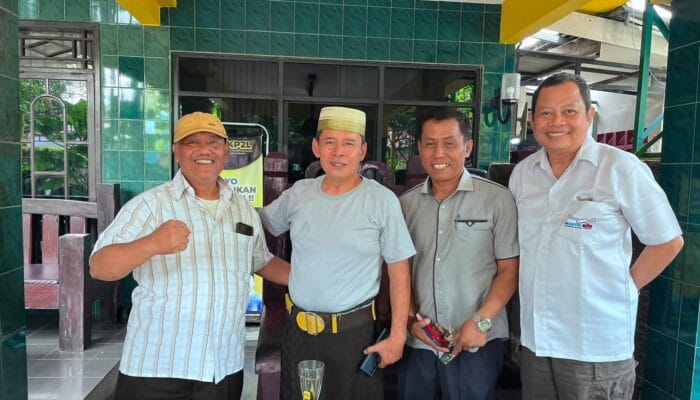 Warga Winong Permai Tangerang mengadukan jalan rusak dan minim pembangunan selama 30 tahun. DPRD janji tindak lanjuti keluhan warga.
