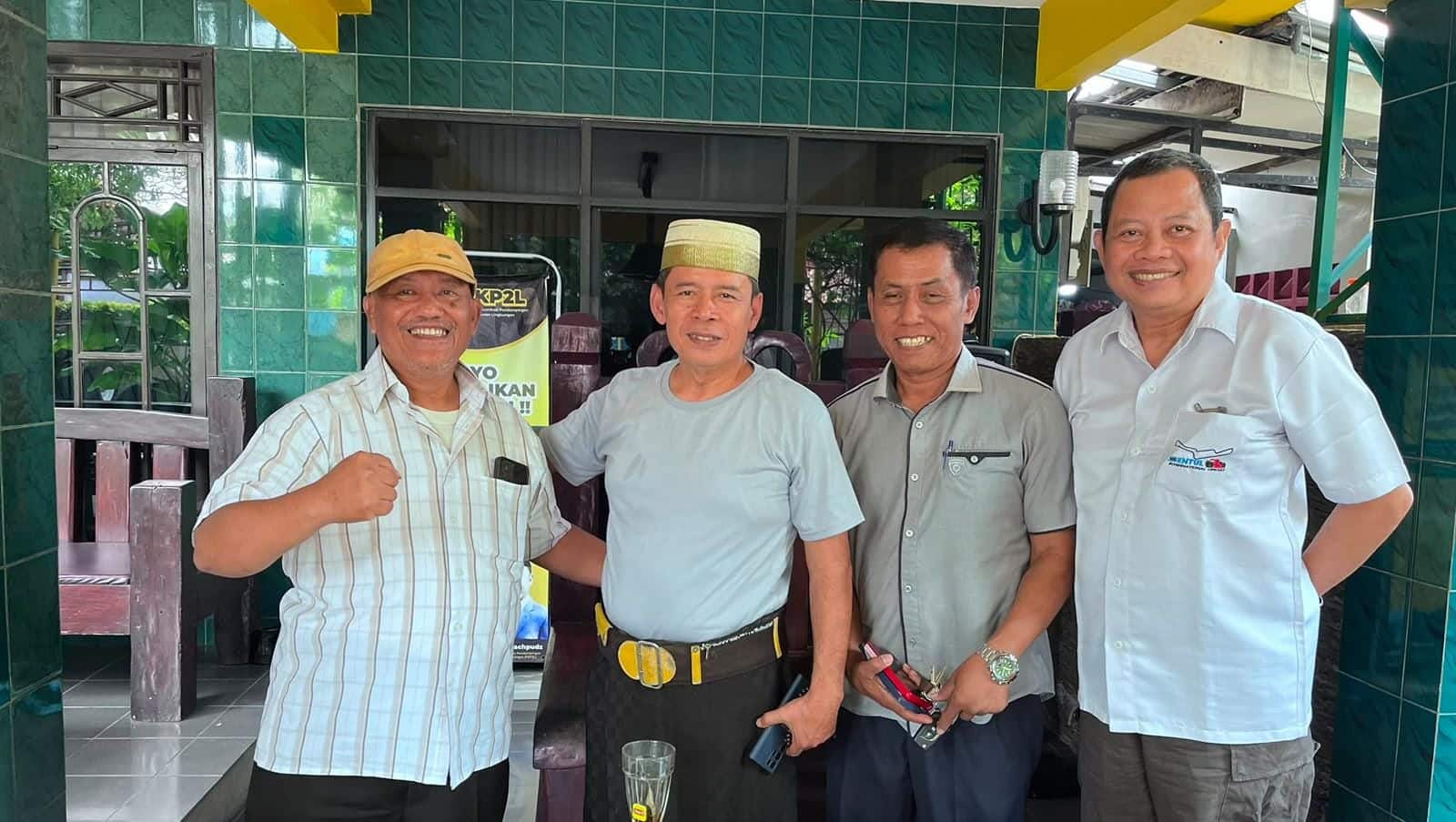 Warga Winong Permai Tangerang mengadukan jalan rusak dan minim pembangunan selama 30 tahun. DPRD janji tindak lanjuti keluhan warga.
